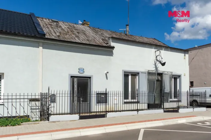Pronájem bytu 2+kk, Holice, Husova, 55 m2
