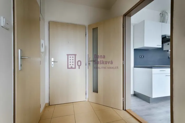 Pronájem bytu 2+kk, Jindřichův Hradec - Jindřichův Hradec III, sídliště Vajgar, 45 m2