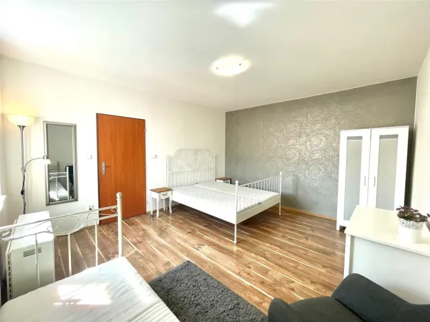 Pronájem bytu 1+1, Praha - Smíchov, Radlická, 35 m2