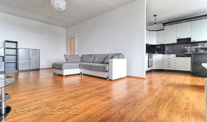 Pronájem bytu 2+kk, Praha - Kobylisy, Hlaváčova, 58 m2
