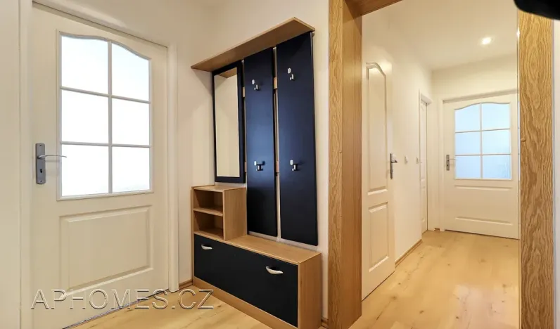 Pronájem bytu 2+kk, Praha - Kobylisy, Hlaváčova, 58 m2