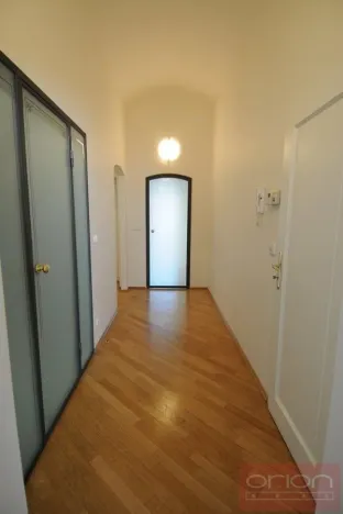 Pronájem bytu 4+1, Praha - Nové Město, Odborů, 100 m2