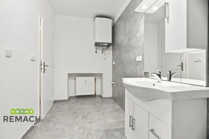 Pronájem bytu 1+1, Náchod, Masarykovo náměstí, 74 m2
