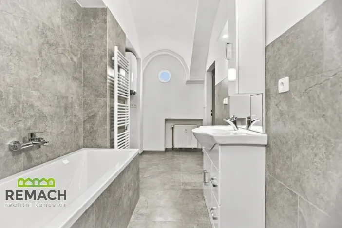 Pronájem bytu 1+1, Náchod, Masarykovo náměstí, 72 m2