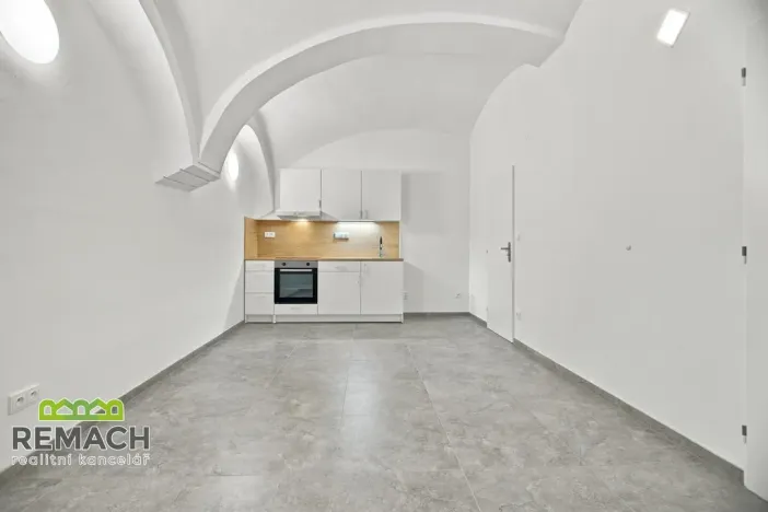 Pronájem bytu 1+1, Náchod, Masarykovo náměstí, 72 m2