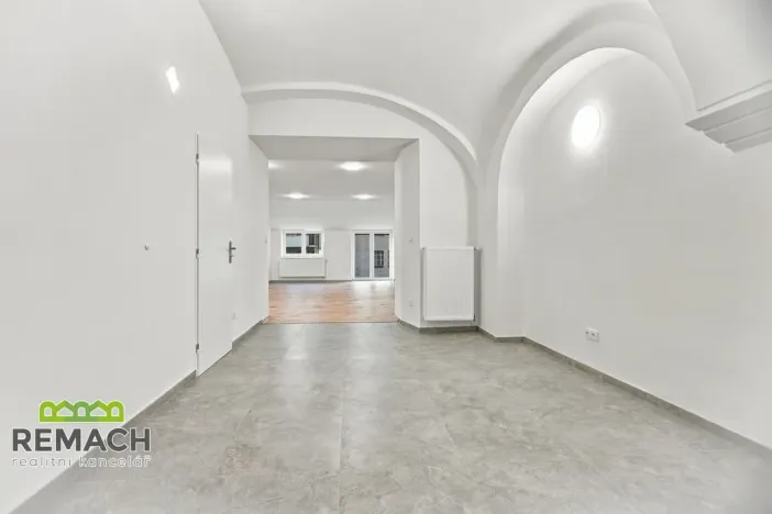 Pronájem bytu 1+1, Náchod, Masarykovo náměstí, 72 m2