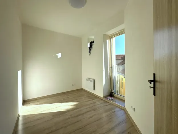 Pronájem bytu 2+kk, Znojmo, nám. Kpt. Otm. Chlupa, 42 m2