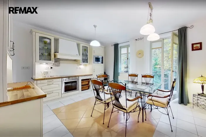Prodej bytu 3+1, Karlovy Vary, Mariánskolázeňská, 141 m2