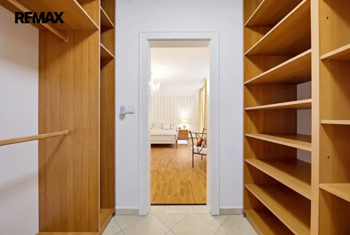 Prodej bytu 3+1, Karlovy Vary, Mariánskolázeňská, 141 m2