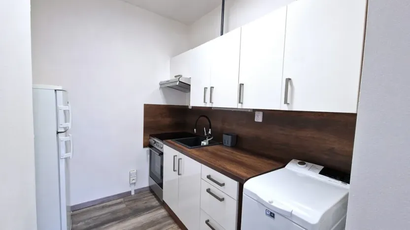 Pronájem bytu 2+kk, Praha - Kamýk, Cuřínova, 43 m2