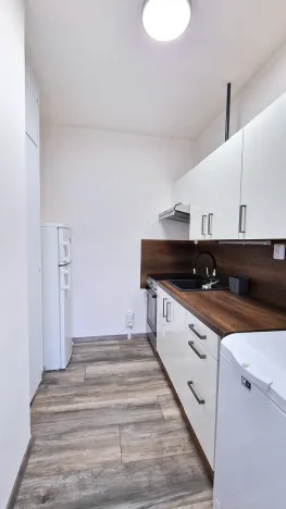 Pronájem bytu 2+kk, Praha - Kamýk, Cuřínova, 43 m2