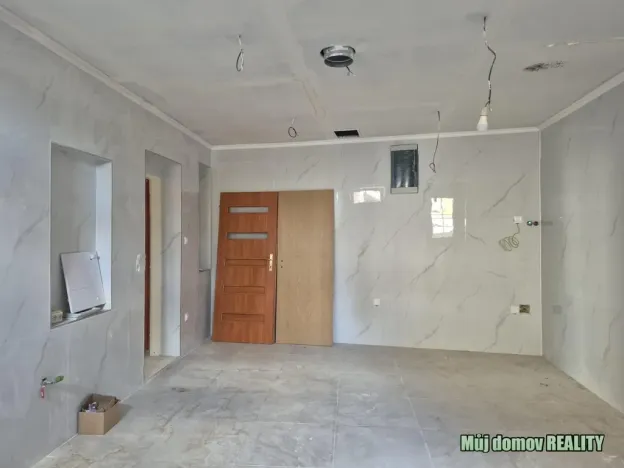Pronájem restaurace, Žatec, Husitské náměstí, 300 m2