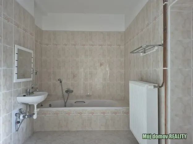 Pronájem restaurace, Žatec, Husitské náměstí, 300 m2