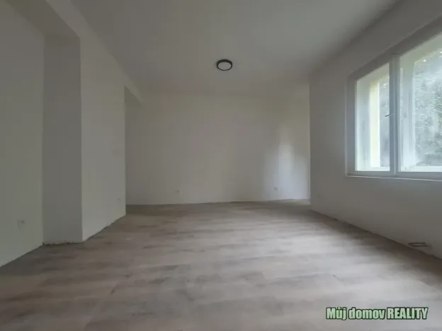 Pronájem bytu 1+kk, Praha - Libeň, Na Truhlářce, 30 m2