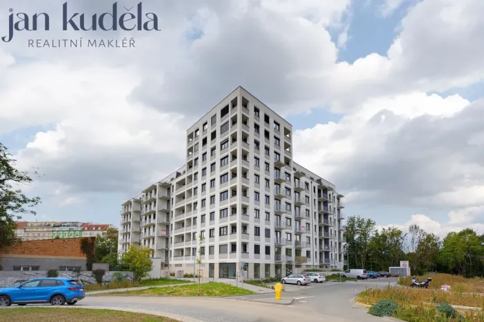 Pronájem garážového stání, Brno, Střední, 13 m2