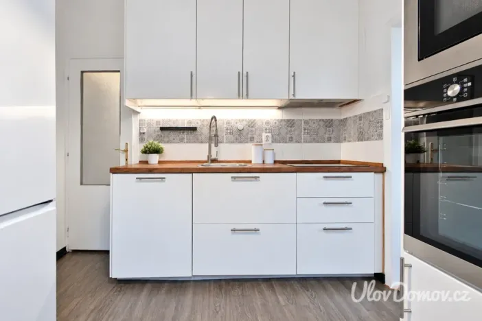 Prodej bytu 3+1, Praha - Hlubočepy, Renoirova, 71 m2