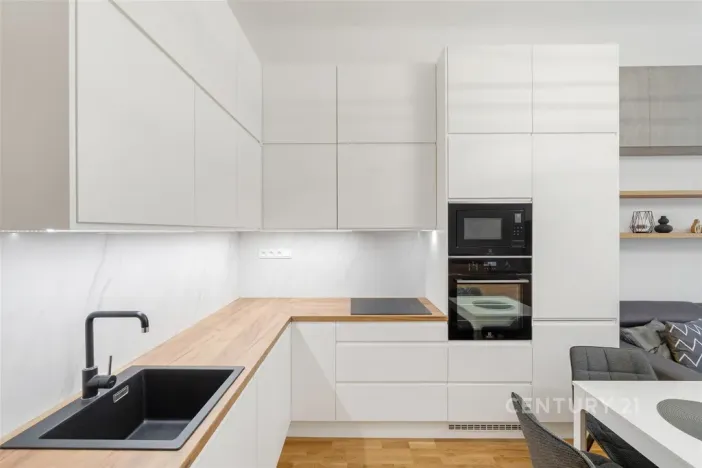 Pronájem bytu 1+kk, Praha - Bubeneč, Ovenecká, 34 m2