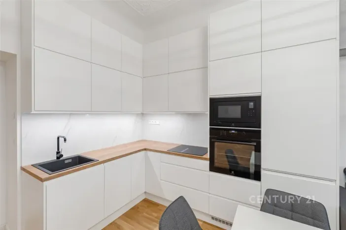 Pronájem bytu 1+kk, Praha - Bubeneč, Ovenecká, 34 m2
