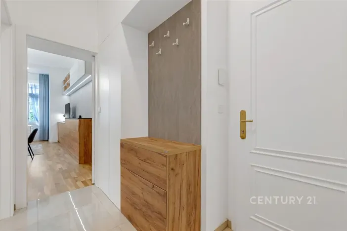 Pronájem bytu 1+kk, Praha - Bubeneč, Ovenecká, 34 m2