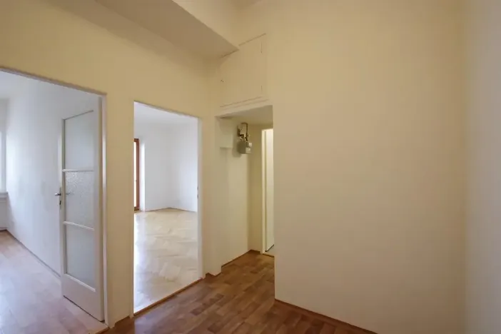 Pronájem bytu 1+1, Praha - Vršovice, Volyňská, 49 m2