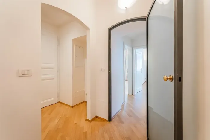 Pronájem bytu 4+1, Praha - Nové Město, Odborů, 100 m2