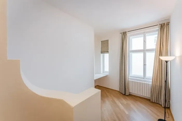 Pronájem bytu 4+1, Praha - Nové Město, Odborů, 100 m2