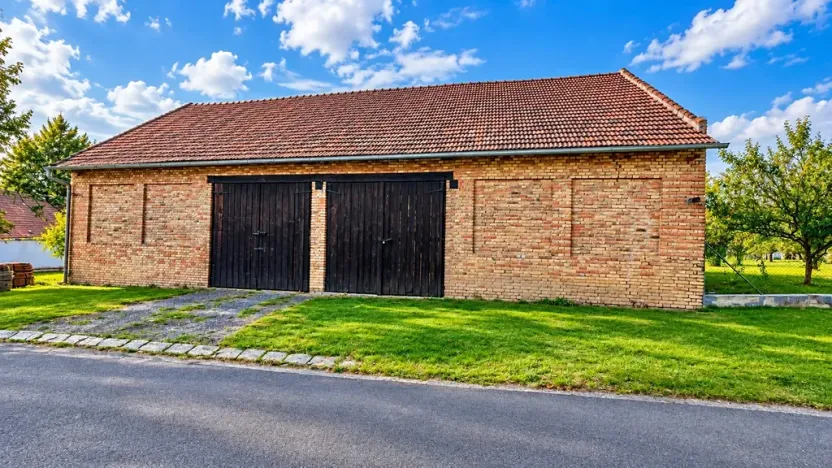 Prodej stavebního pozemku, 900 m², Uhřice
