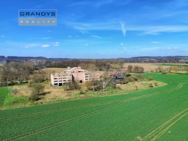 Prodej komerčního pozemku, Všestudy - Dušníky nad Vltavou, 42524 m2