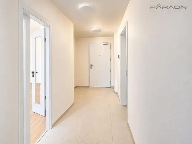 Pronájem bytu 2+kk, Praha - Karlín, Švarcova, 55 m2