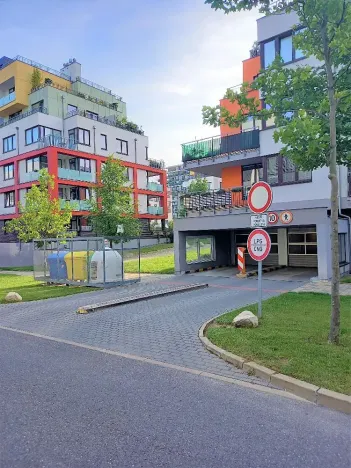 Pronájem garážového stání, Praha - Stodůlky, Laurinova, 15 m2