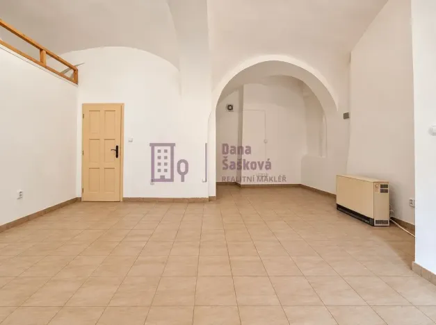 Pronájem obchodního prostoru, Jindřichův Hradec - Jindřichův Hradec I, nám. Míru, 41 m2