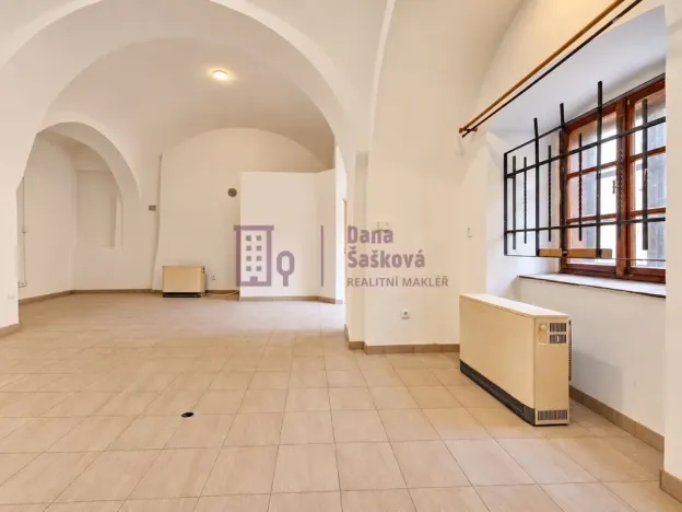 Pronájem obchodního prostoru, Jindřichův Hradec - Jindřichův Hradec I, nám. Míru, 41 m2