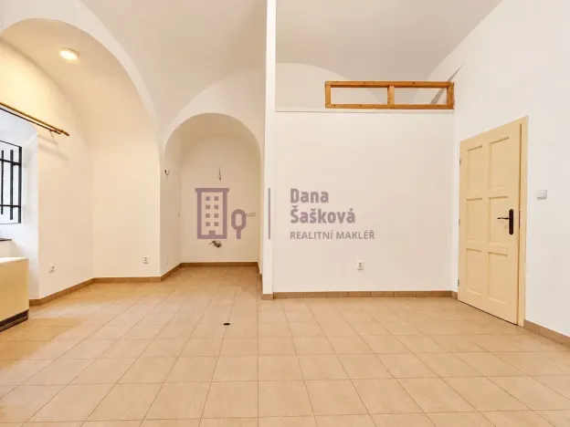 Pronájem obchodního prostoru, Jindřichův Hradec - Jindřichův Hradec I, nám. Míru, 41 m2