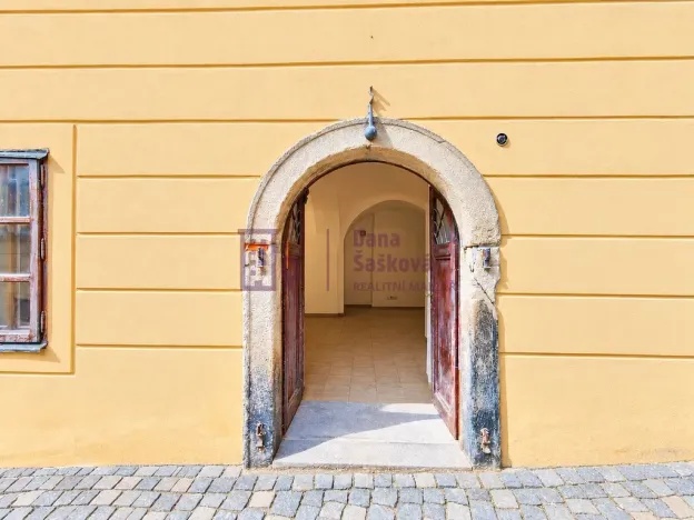 Pronájem obchodního prostoru, Jindřichův Hradec - Jindřichův Hradec I, nám. Míru, 41 m2