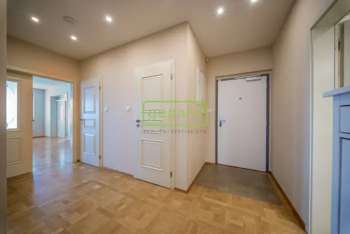 Prodej bytu 6+kk a větší, Praha, Učňovská, 190 m2