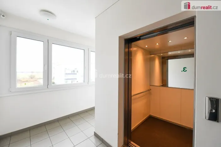 Pronájem bytu 3+kk, Praha - Uhříněves, Václava Trojana, 68 m2