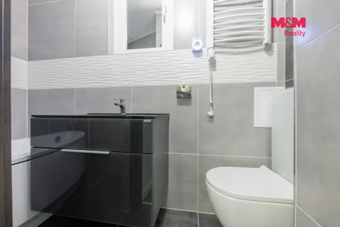 Pronájem bytu 2+kk, Karlovy Vary - Drahovice, Kvapilova, 37 m2