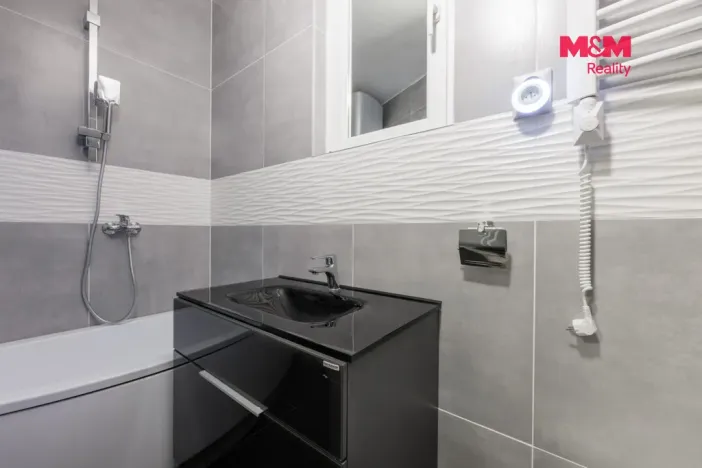 Pronájem bytu 2+kk, Karlovy Vary - Drahovice, Kvapilova, 37 m2