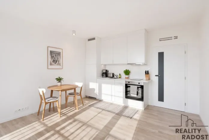 Pronájem bytu 1+kk, Praha - Kbely, Mladoboleslavská, 30 m2