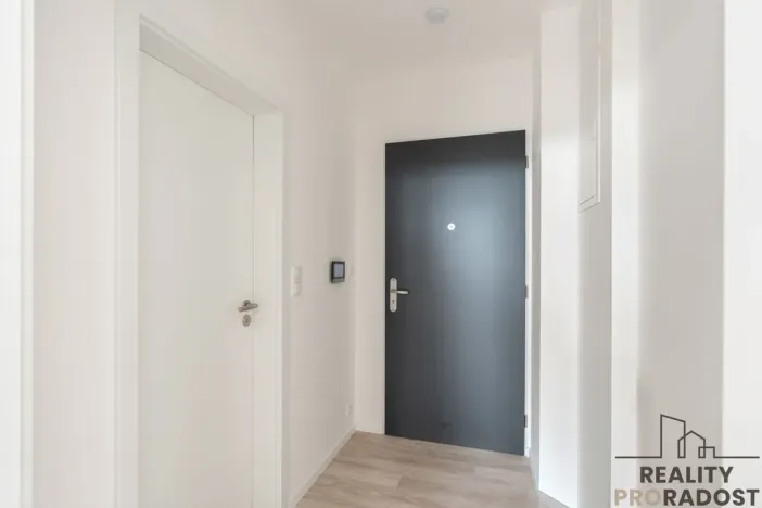 Pronájem bytu 1+kk, Praha - Kbely, Mladoboleslavská, 30 m2