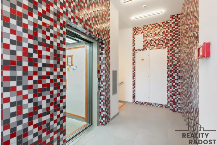 Pronájem bytu 1+kk, Praha - Kbely, Mladoboleslavská, 30 m2