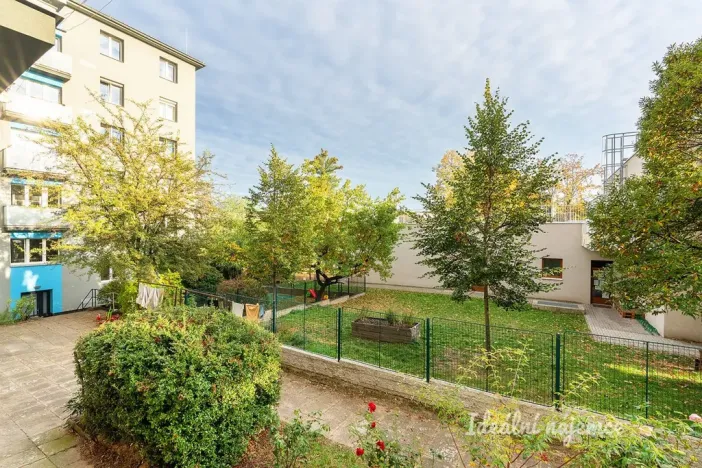 Pronájem bytu 1+kk, Praha - Žižkov, Pod lipami, 20 m2