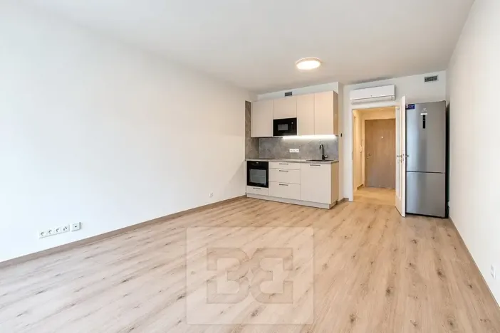 Pronájem bytu 1+kk, Praha - Hloubětín, Poděbradská, 32 m2