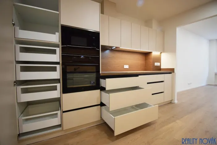 Pronájem bytu 3+kk, Praha - Holešovice, Janovského, 86 m2