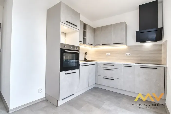 Pronájem bytu 2+1, Hradec Králové - Slezské Předměstí, třída SNP, 55 m2