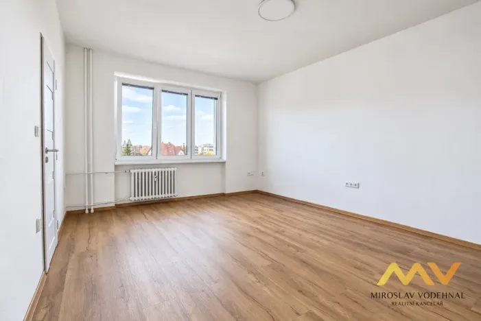 Pronájem bytu 2+1, Hradec Králové - Slezské Předměstí, třída SNP, 55 m2