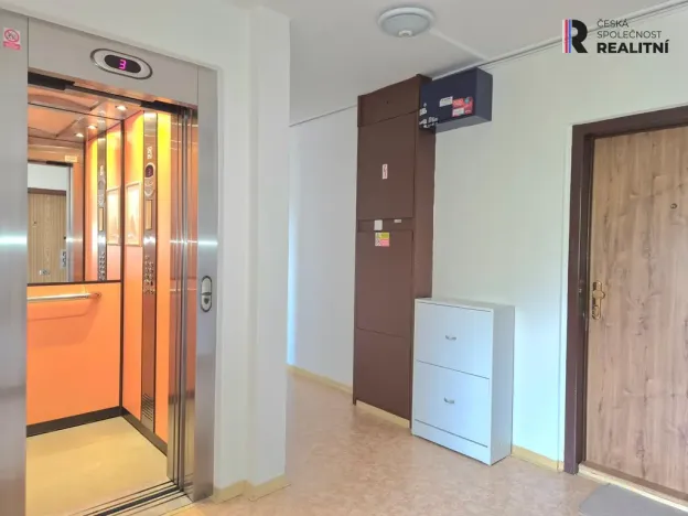 Pronájem bytu 1+kk, Praha - Řepy, Vondroušova, 36 m2