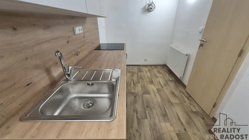 Pronájem bytu 1+1, Břeclav - Charvátská Nová Ves, SNP, 27 m2