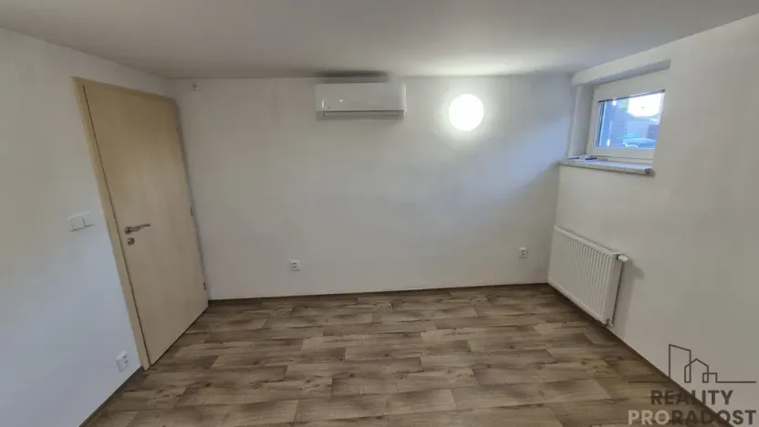 Pronájem bytu 1+1, Břeclav - Charvátská Nová Ves, SNP, 27 m2