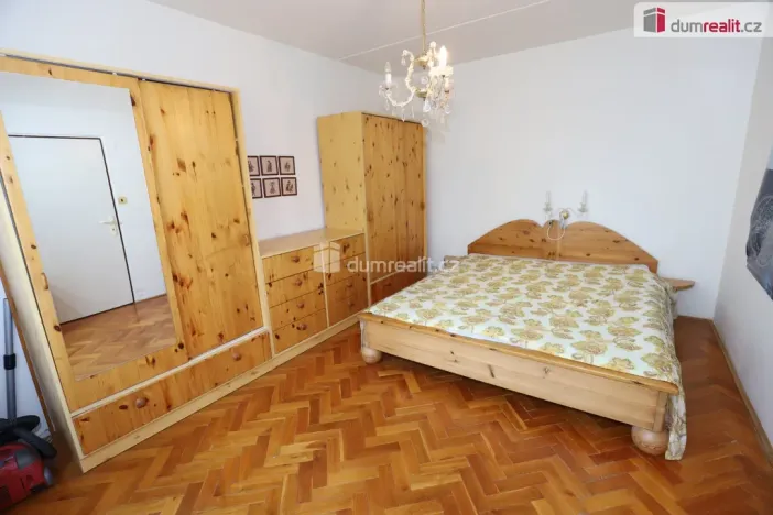 Prodej bytu 2+1, Karlovy Vary - Bohatice, Lomená, 52 m2